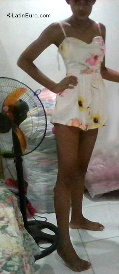 Date this athletic Dominican Republic girl Escarlett from Santo Domingo DO38616