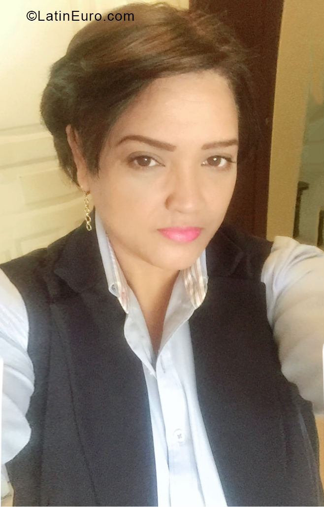 Date this beautiful Dominican Republic girl Anllely from Santo Domingo DO38636