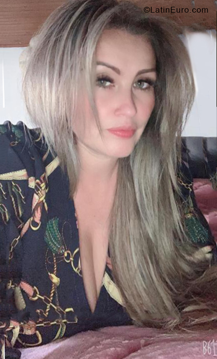 Date this charming Colombia girl Pilar from Bogota CO28366