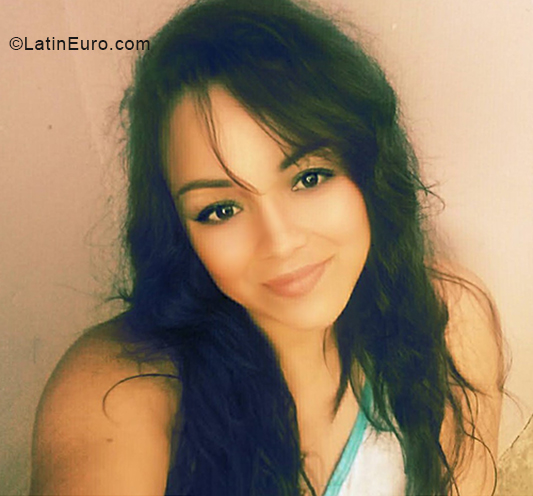Date this happy Costa Rica girl Kromez from San Carlos CR413