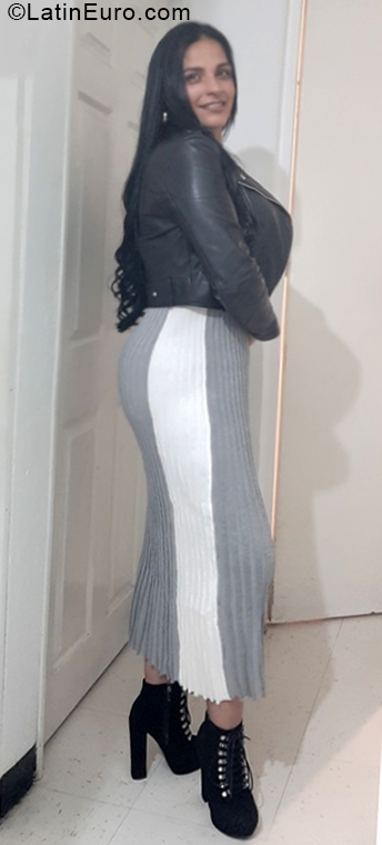Date this georgeous Colombia girl Milena from Bogota CO28414