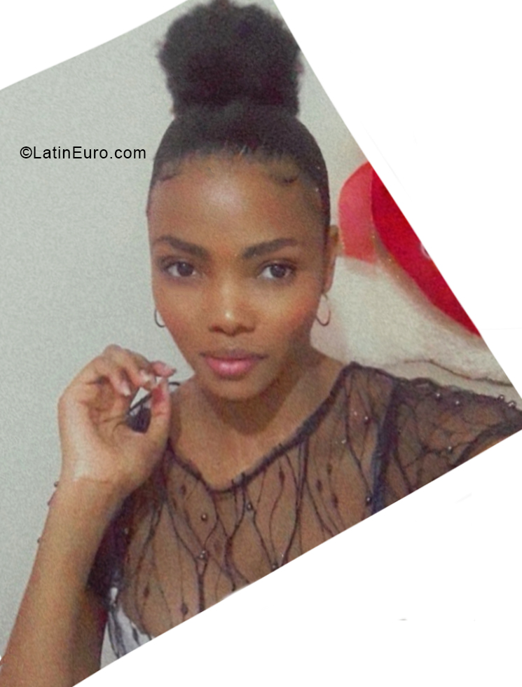 Date this nice looking Colombia girl Nasly from Medellín CO28421