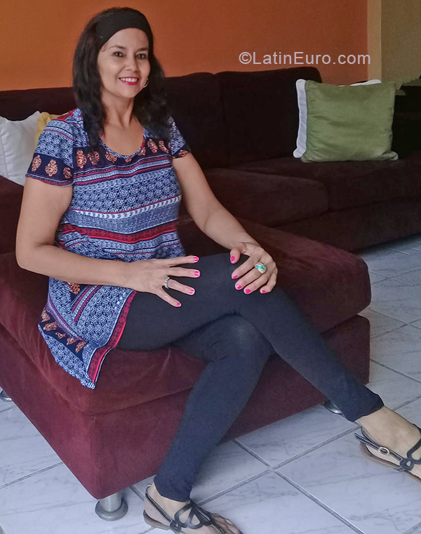 Date this young Colombia girl Linda from La Plata CO29113