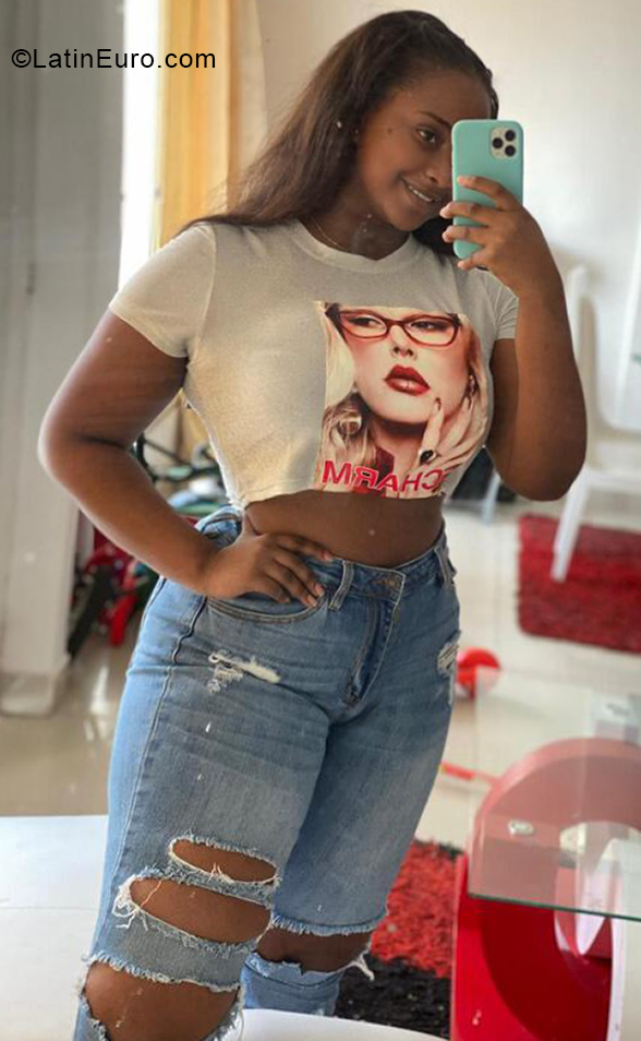 Date this stunning Colombia girl Melissa from Cali CO28473