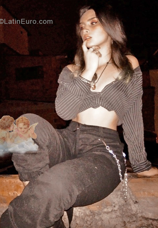 Date this attractive Colombia girl Lucia Fernanda from Pereira CO28507