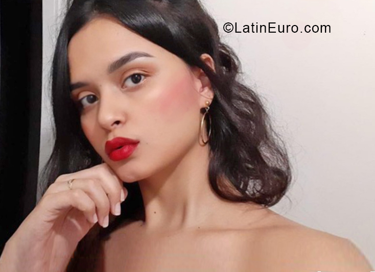 Date this stunning Colombia girl Alexandra from Bucaramanga CO28529