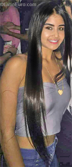 Date this georgeous Venezuela girl Yaritza from Caracas VE3481