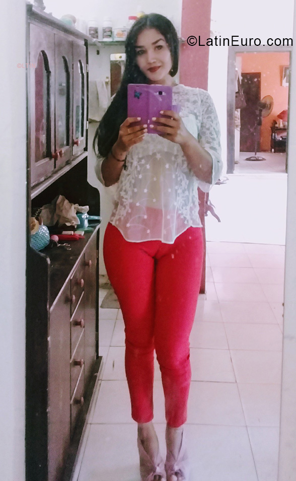 Date this pretty Venezuela girl Magley from San Cristobal VE3482