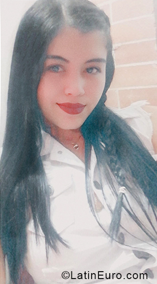 Date this sensual Colombia girl Lorena from Bogota CO28565