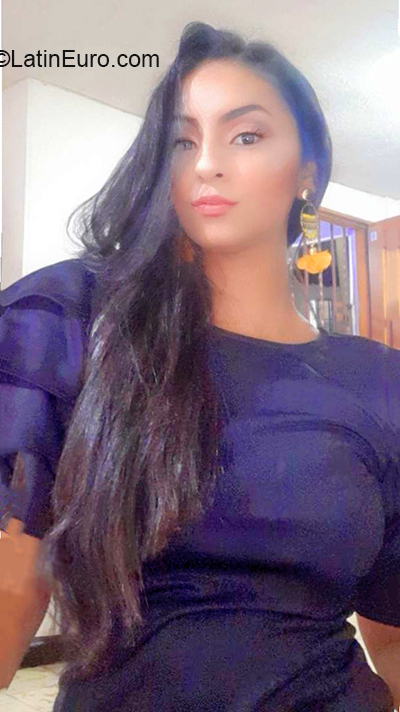 Date this stunning Colombia girl Valentina from Barranquilla CO28599