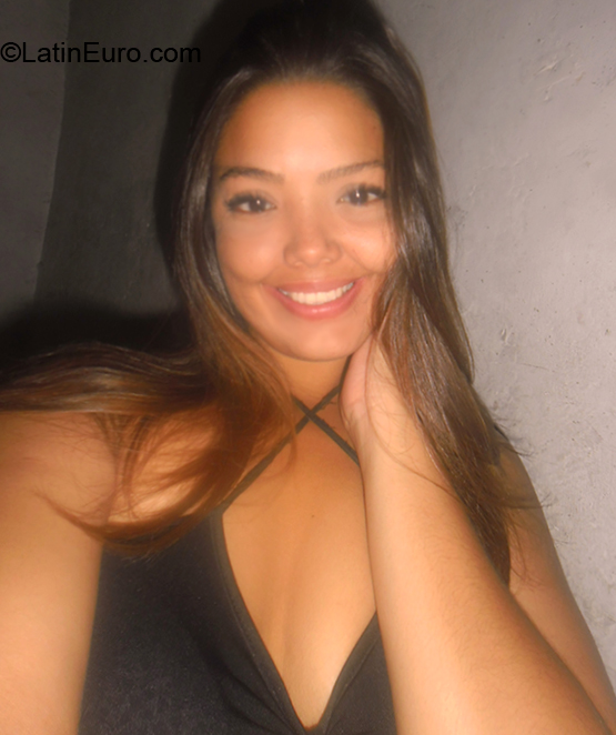 Date this attractive Venezuela girl Naty from Caracas VE3496