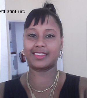 Date this cute Cuba girl Kirenia from Sanriago De Cuba CU727