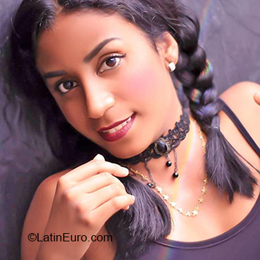 Date this voluptuous Colombia girl Daniela from Cali CO28640