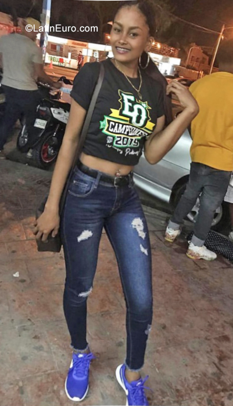 Date this exotic Dominican Republic girl Yomairis from Santo Domingo DO38845