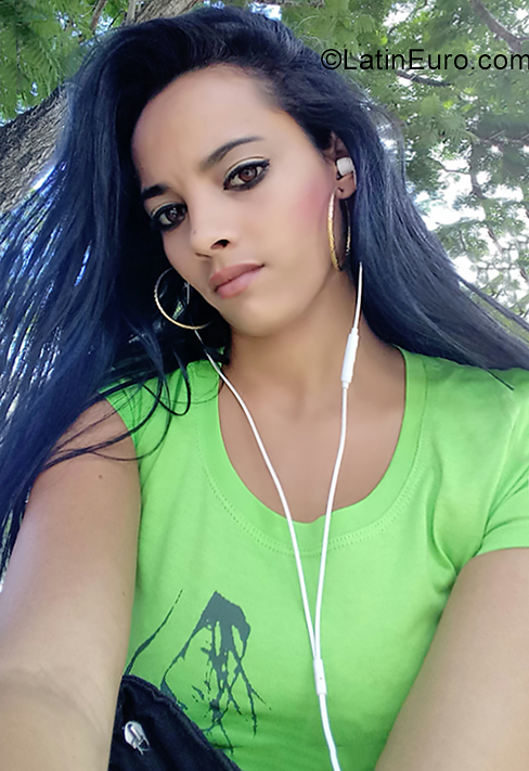 Date this georgeous Cuba girl Lisbet from Bayamo CU729