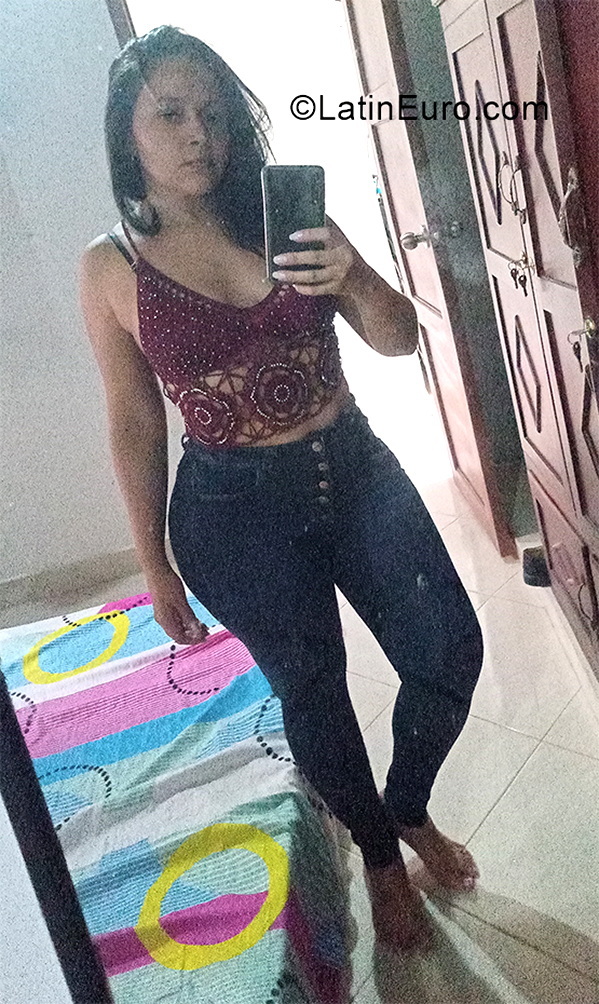 Date this athletic Colombia girl Nancy from Medellin CO28743