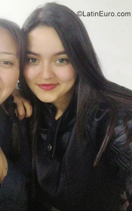 Date this sultry Colombia girl Stefania from Bogota CO28745