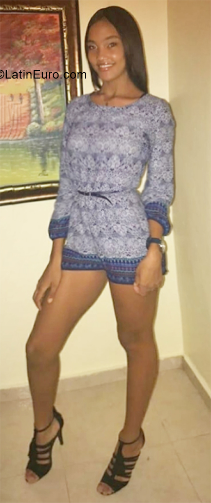 Date this funny Dominican Republic girl Alexandra from Barahona DO40035