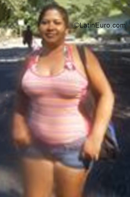 Date this voluptuous Venezuela girl Yeila from Los Pijiguaos VE3545