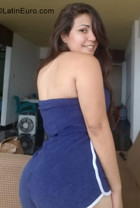 Date this happy Venezuela girl Anabelys from Caracas VE4031