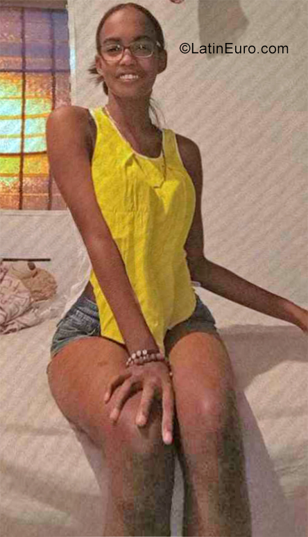 Date this athletic Dominican Republic girl Sanyeiry from Santo Domingo DO38936