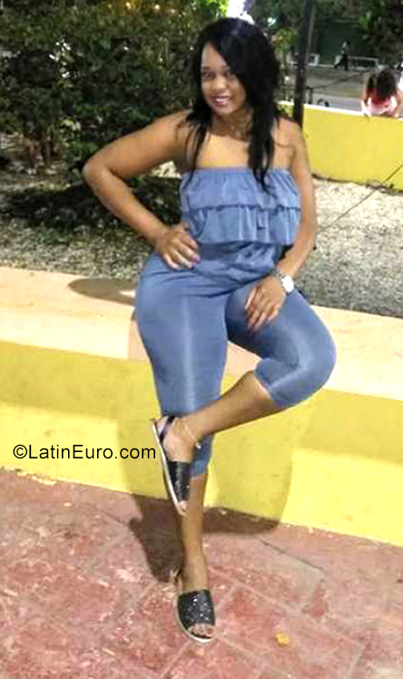 Date this nice looking Dominican Republic girl Mari from Punta Cana DO38939