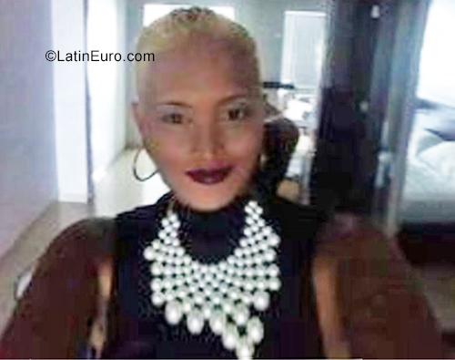 Date this stunning Dominican Republic girl Luz from Santo Domingo DO38975
