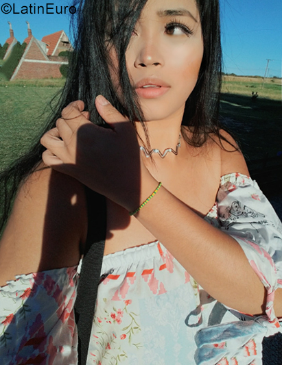 Date this beautiful Argentina girl Gabriela from Buenos Aires AR853