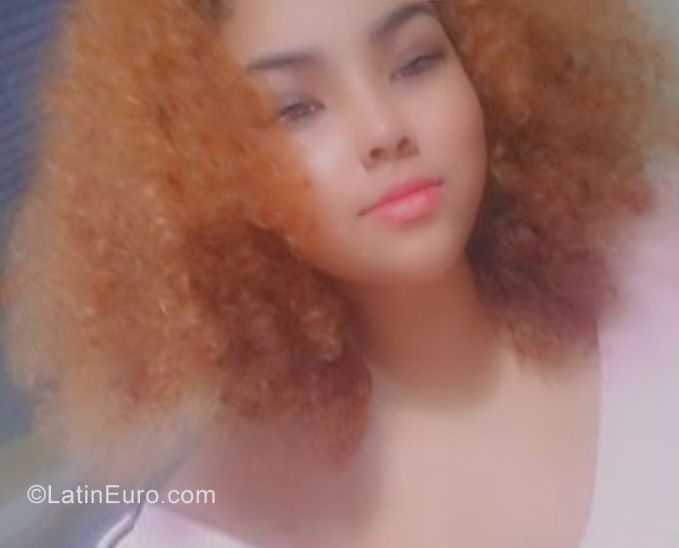 Date this voluptuous Dominican Republic girl Yerelin from La Vega DO39082