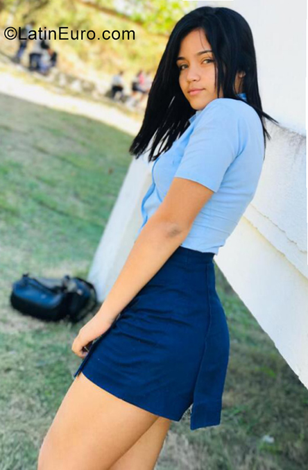 Date this funny Cuba girl Angie from Havana CU746