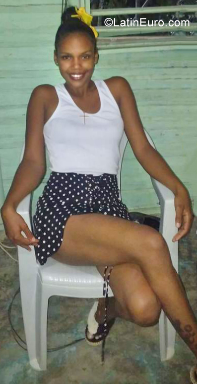 Date this beautiful Dominican Republic girl Yona from Santo Domingo DO39100