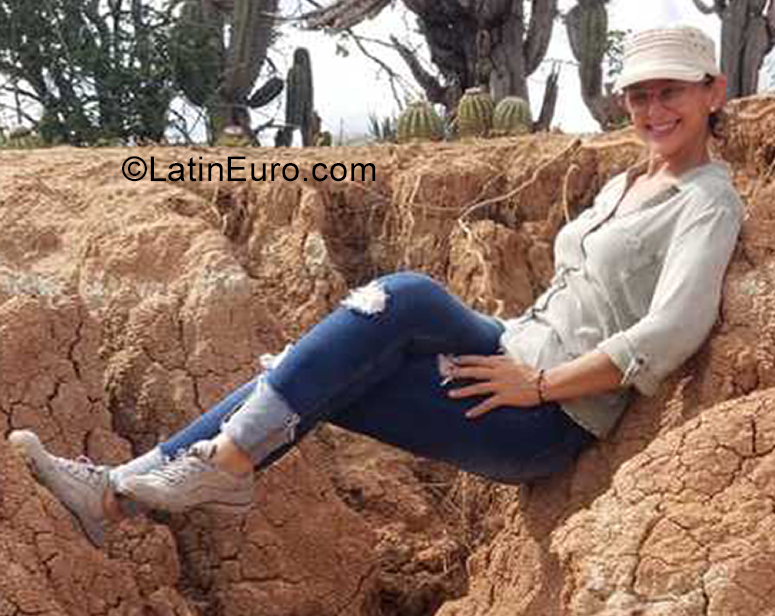 Date this funny Colombia girl Maria from Bogota CO29099