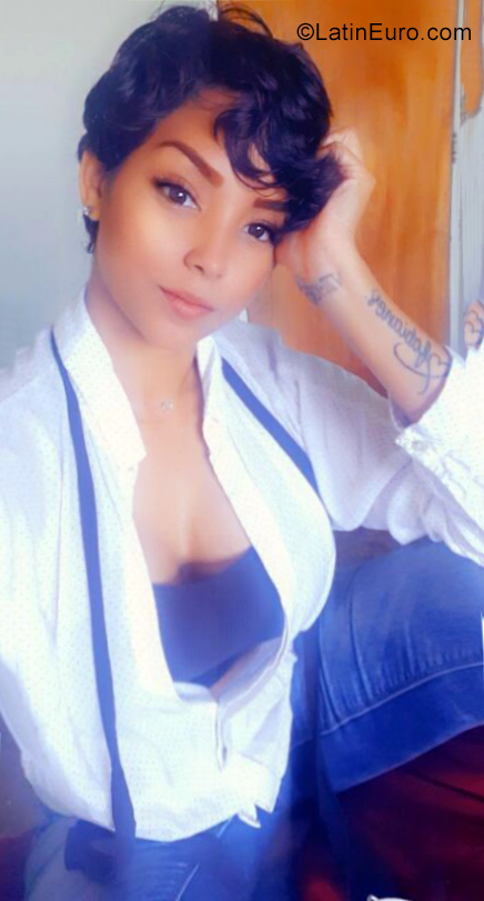 Date this georgeous Venezuela girl Dubrey from Caracas VE3668