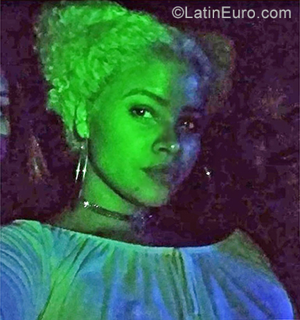 Date this tall Brazil girl Debora from São Paulo BR11303