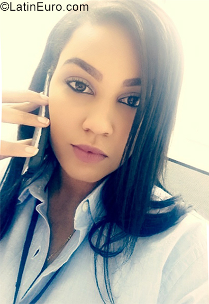 Date this voluptuous Dominican Republic girl Zuleika from Santo Domingo DO39191