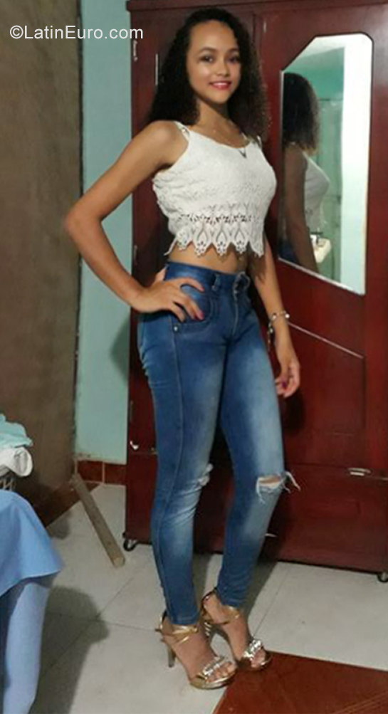 Date this charming Colombia girl SOPFIA from Bogota CO29216