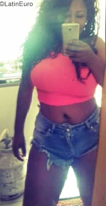 Date this athletic Brazil girl Vanessa from Rio De Janeiro BR11307