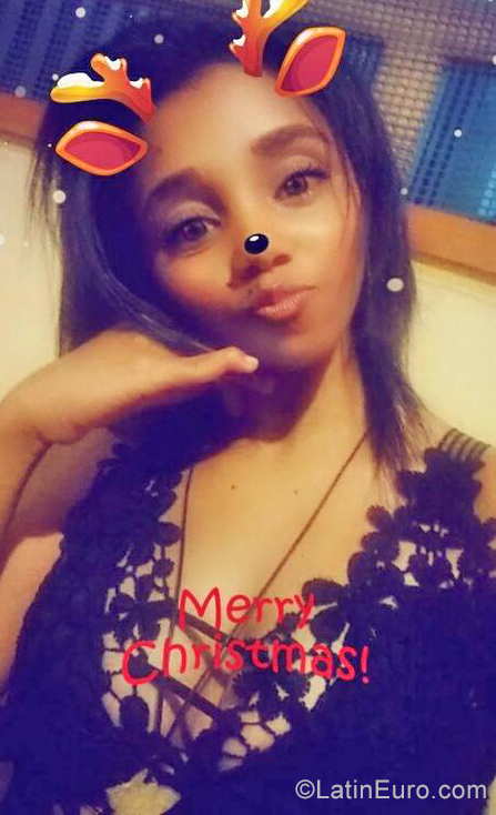 Date this good-looking Venezuela girl Angelimar from Caracas VE3694