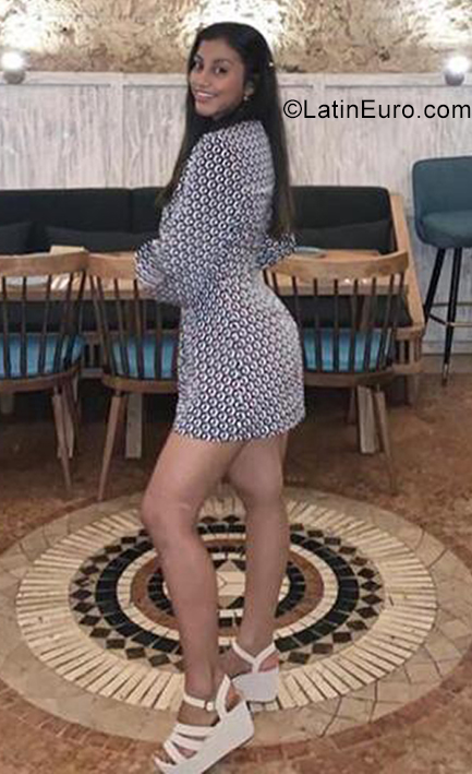 Date this foxy Colombia girl Salma from Cartagena CO29276