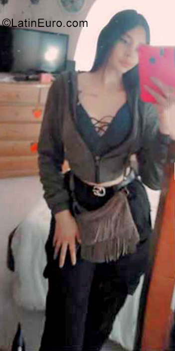 Date this sultry Colombia girl Evelyn from Bogota CO29277