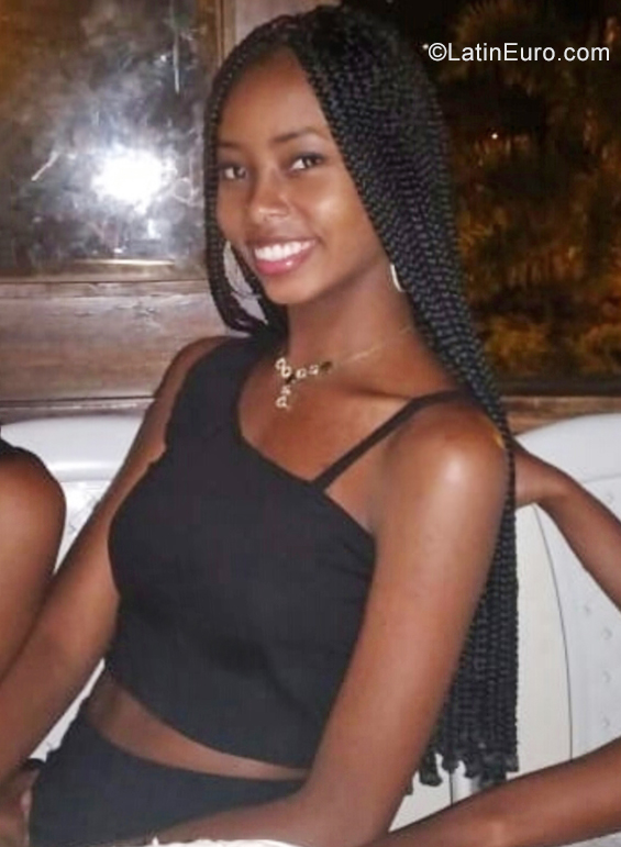 Date this stunning Colombia girl Carla from Medellín CO29329