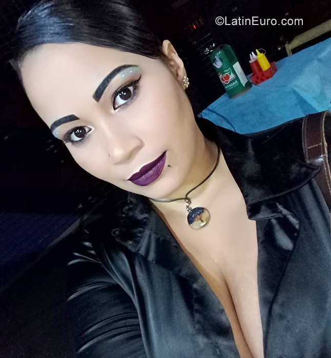 Date this pretty Brazil girl Angela from Curitba BR11313