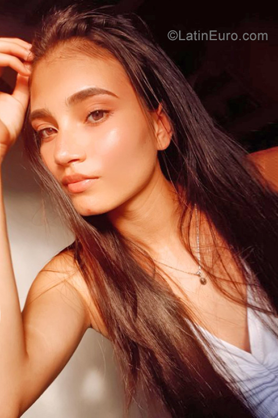 Date this tall Colombia girl Maryuri from Medellin CO29361