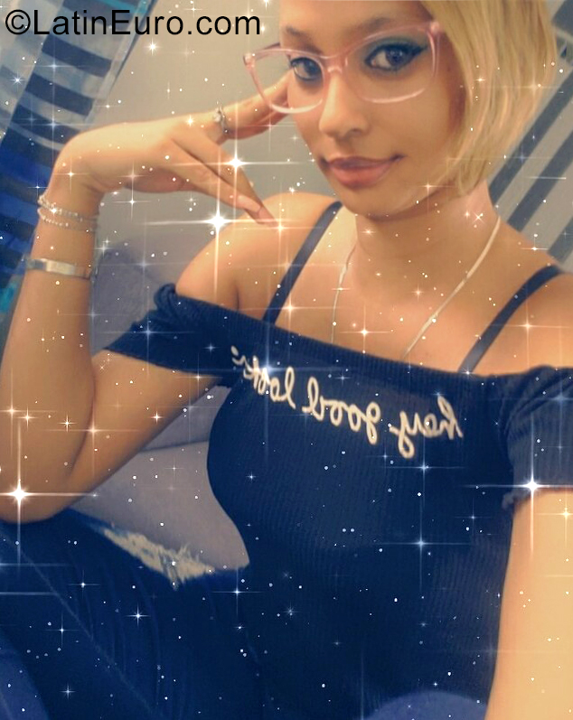 Date this happy Dominican Republic girl Jenniffer from Santo Domingo DO39281