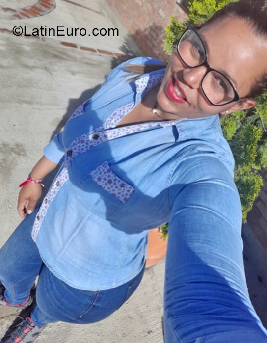 Date this foxy Spain girl Zylmely from Madrid ES597