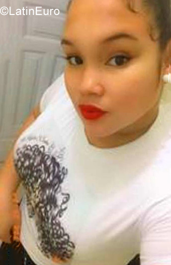 Date this pretty Dominican Republic girl Scarlet from Santo Domingo DO39315