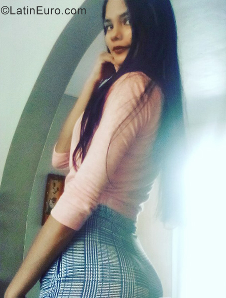 Date this pretty Venezuela girl Diomairis from Caracas VE3747