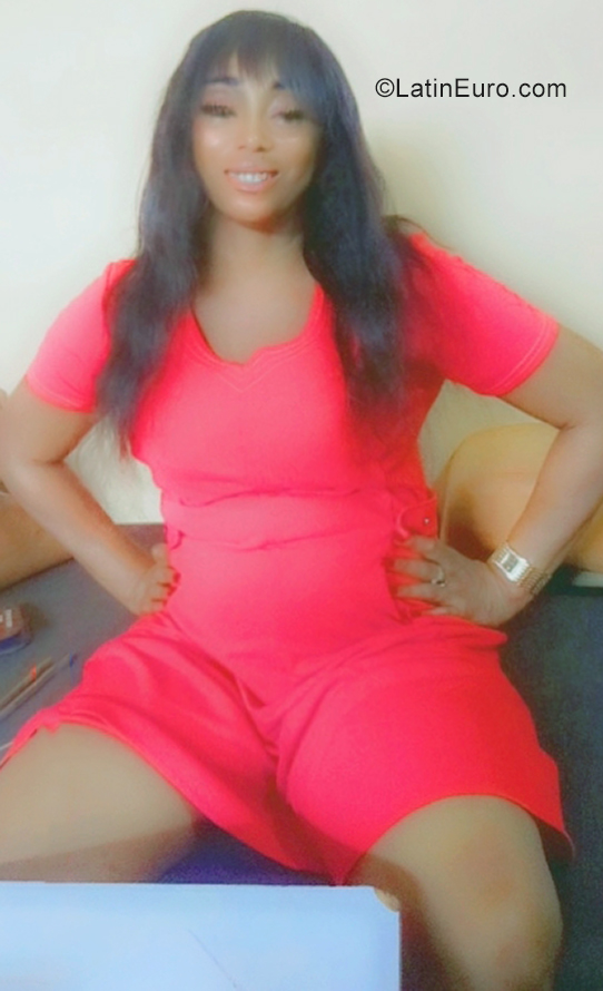 Date this nice looking Cote D'Ivoire girl Angyflo from Abidjan CI75