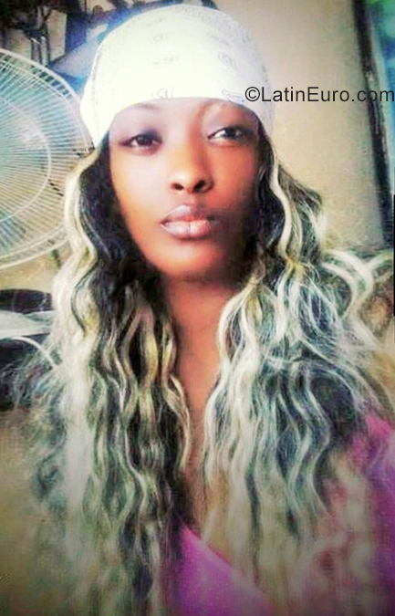 Date this nice looking Cuba girl Sucel from Cienfuegos CU760