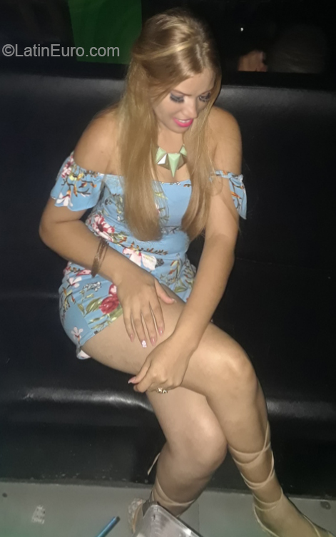 Date this tall Dominican Republic girl Yokaira from Santo Domingo DO39447